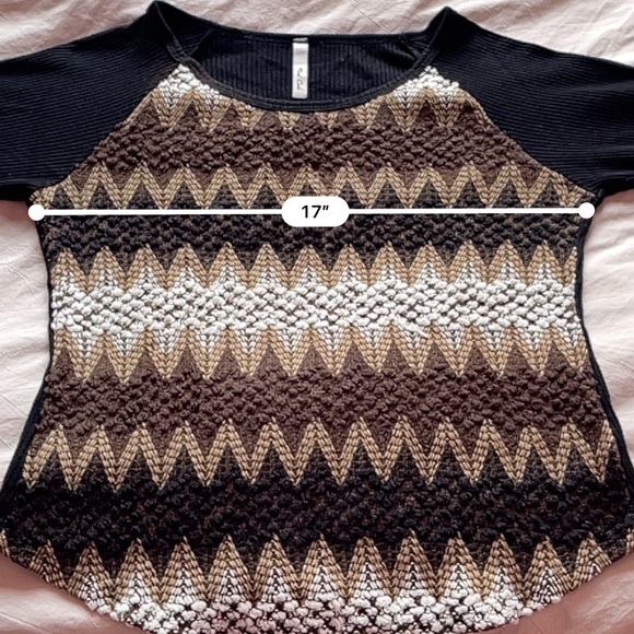 Academia Black & Brown Textured Top 🔲🤎🦇 - Picture 8 of 10